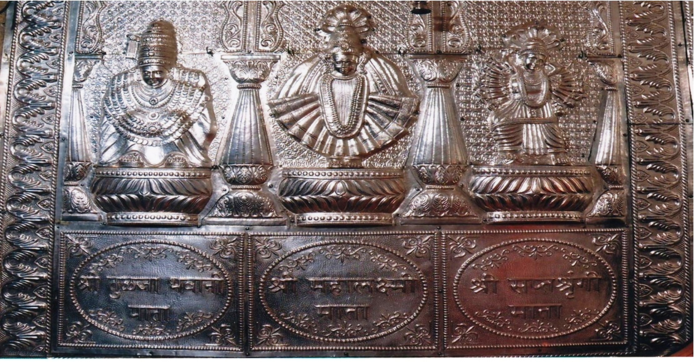 ०८. चांदीच्या गाभाऱ्यात देवी शक्तिपीठे